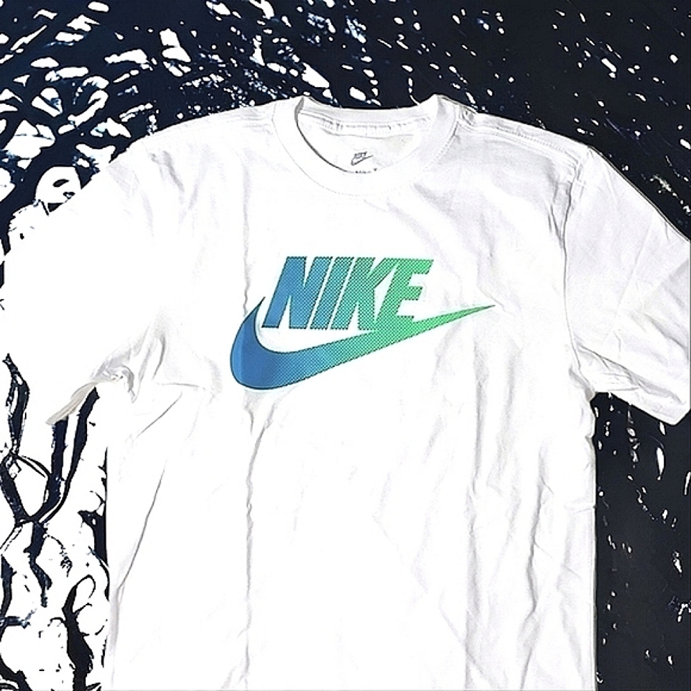 NWT Unisex Nike Essential T-shirt Size Small - Picture 5 of 7